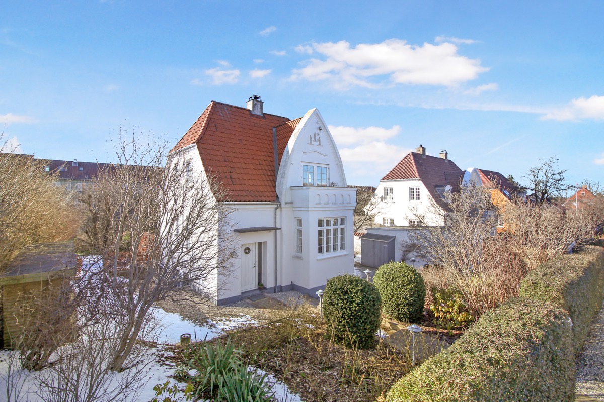 The solstice sun over Henriksvej 7 — exterior still